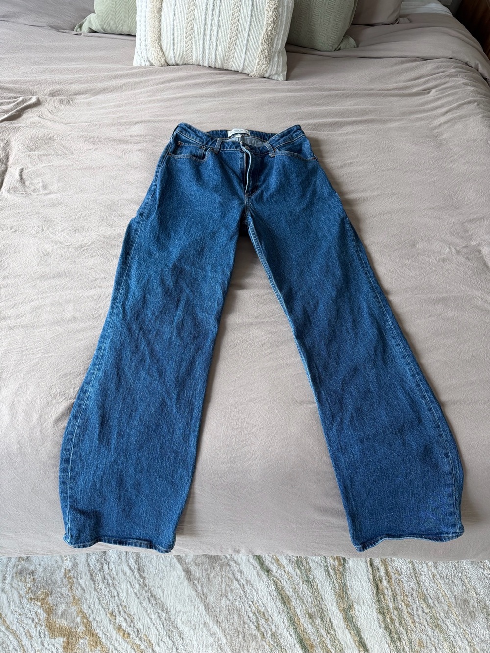 Abercrombie & Fitch Relaxed Fit Blue Denim Jeans - Picture 2 of 5